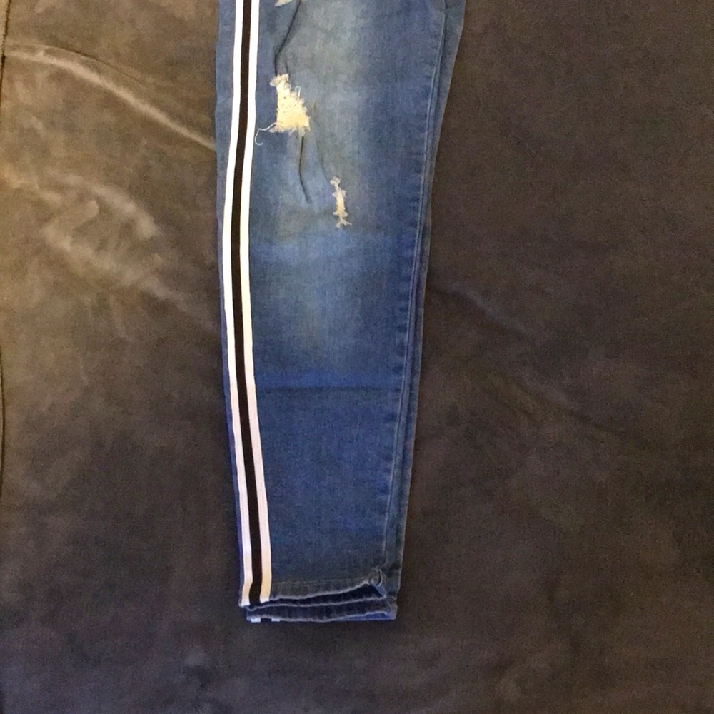 Slim Blue Jeans - Picture 2 of 5